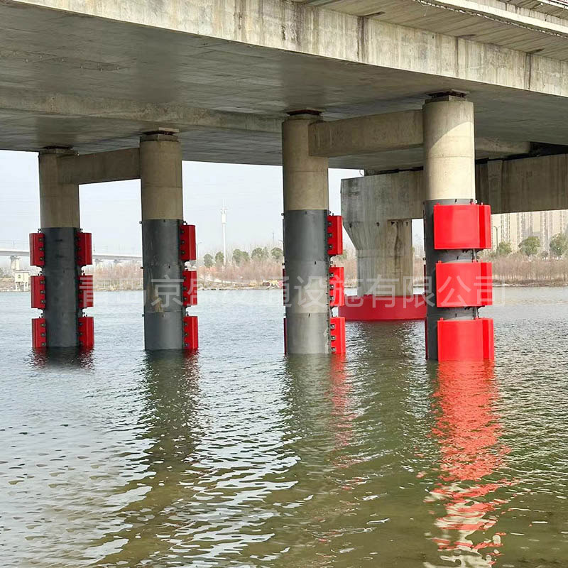 橋梁防撞，橋梁防撞設(shè)施，橋墩防撞，橋墩防撞設(shè)施，防撞護(hù)舷，橋墩防撞護(hù)舷，復(fù)合材料防撞設(shè)施，鋼覆防撞圈設(shè)施，固定式防撞設(shè)施，自浮式鋼覆復(fù)合材料，frp防撞圈，防撞圈-安徽阜陽(yáng)潁上五橋防撞設(shè)施