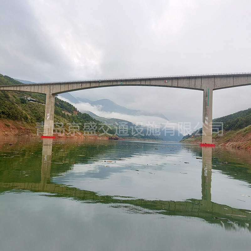 云南臨滄瀾滄江大橋防撞設施