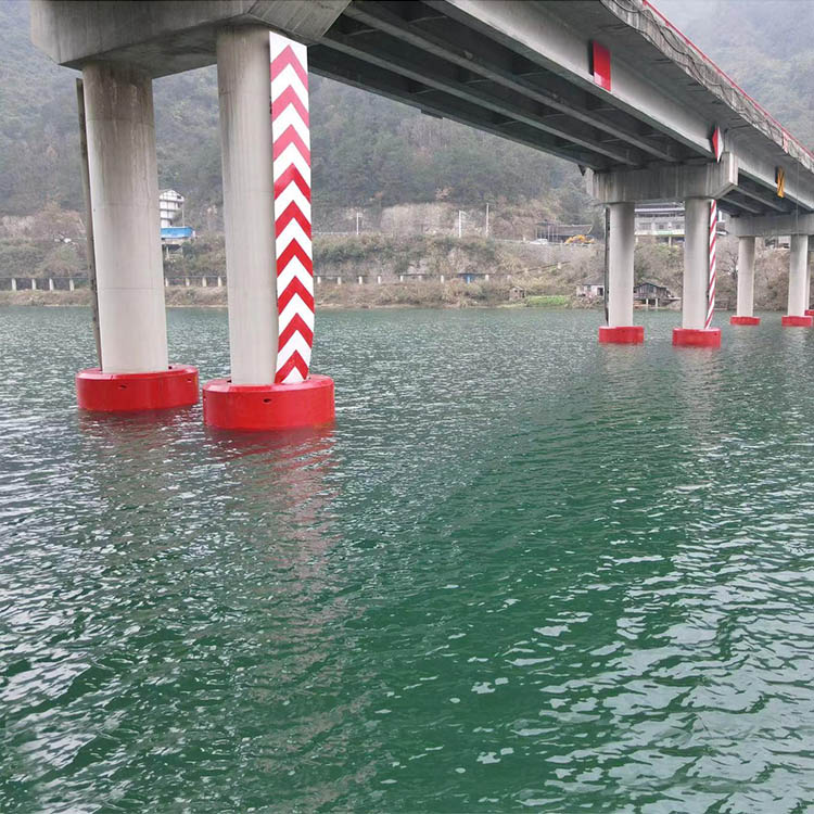 橋梁防撞，橋梁防撞設(shè)施，橋墩防撞，橋墩防撞設(shè)施，防撞護(hù)舷，橋墩防撞護(hù)舷，復(fù)合材料防撞設(shè)施，鋼覆防撞圈設(shè)施，固定式防撞設(shè)施，自浮式鋼覆復(fù)合材料，frp防撞圈，防撞圈-貴州劍河新展架大橋