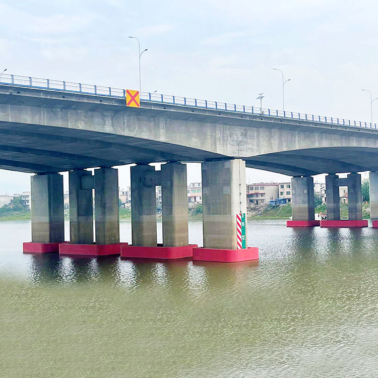 橋梁防撞，橋梁防撞設(shè)施，橋墩防撞，橋墩防撞設(shè)施，防撞護(hù)舷，橋墩防撞護(hù)舷，復(fù)合材料防撞設(shè)施，鋼覆防撞圈設(shè)施，固定式防撞設(shè)施，自浮式鋼覆復(fù)合材料，frp防撞圈，防撞圈-自浮式矩形防撞設(shè)施