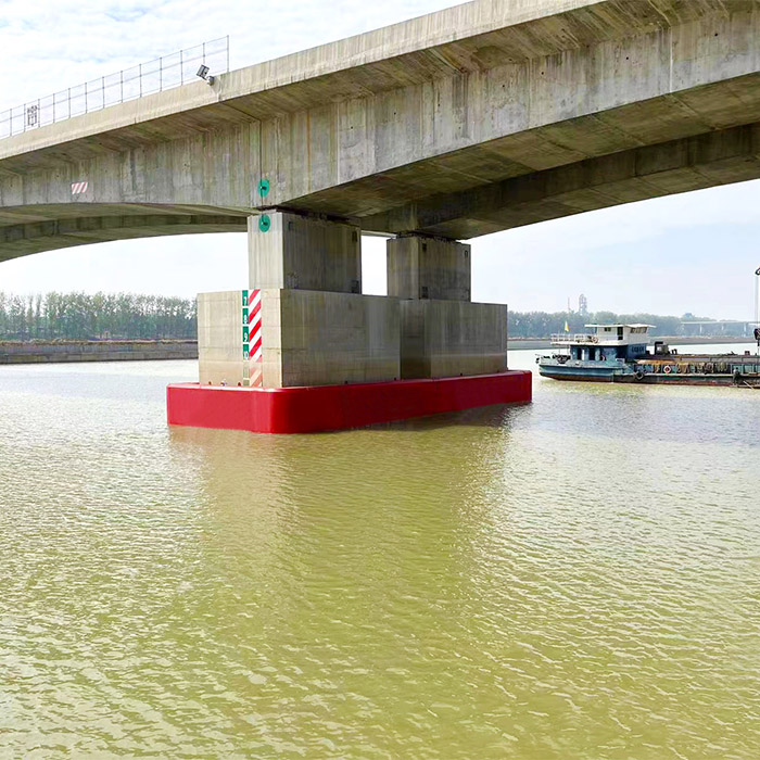 橋梁防撞，橋梁防撞設(shè)施，橋墩防撞，橋墩防撞設(shè)施，防撞護(hù)舷，橋墩防撞護(hù)舷，復(fù)合材料防撞設(shè)施，鋼覆防撞圈設(shè)施，固定式防撞設(shè)施，自浮式鋼覆復(fù)合材料，frp防撞圈，防撞圈-自浮式矩形防撞設(shè)施